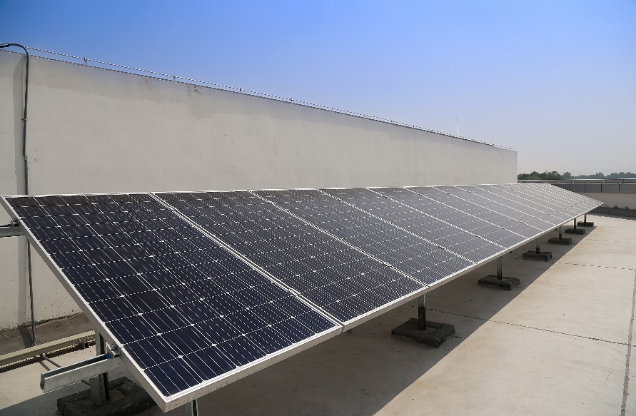 Commercial rooftop solar array